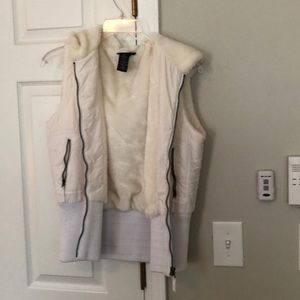 White vest w/ faux fur lining